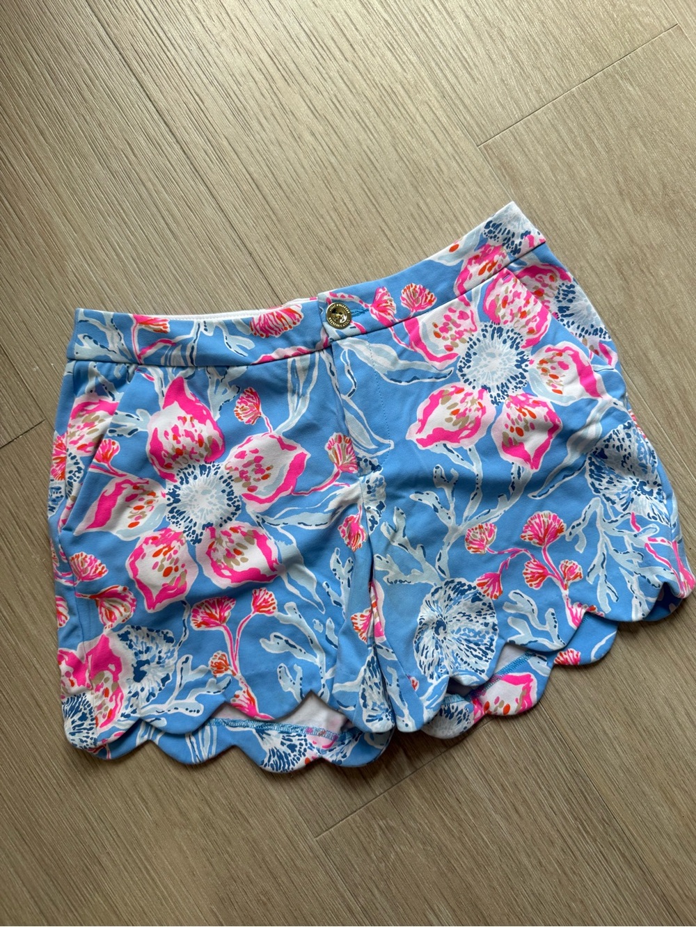 Lilly Pulitzer Women’s Floral Scallop Hem Shorts - Blue & Pink